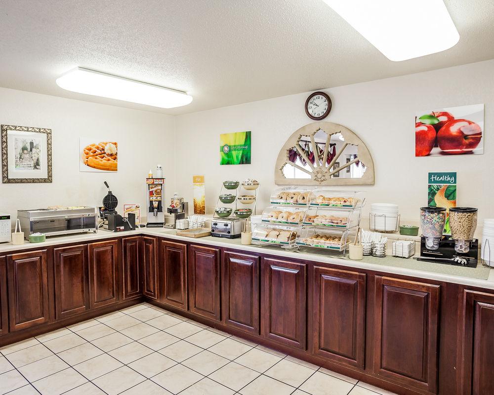 Quality Inn&Suites Des Moines Urbandale Extérieur photo