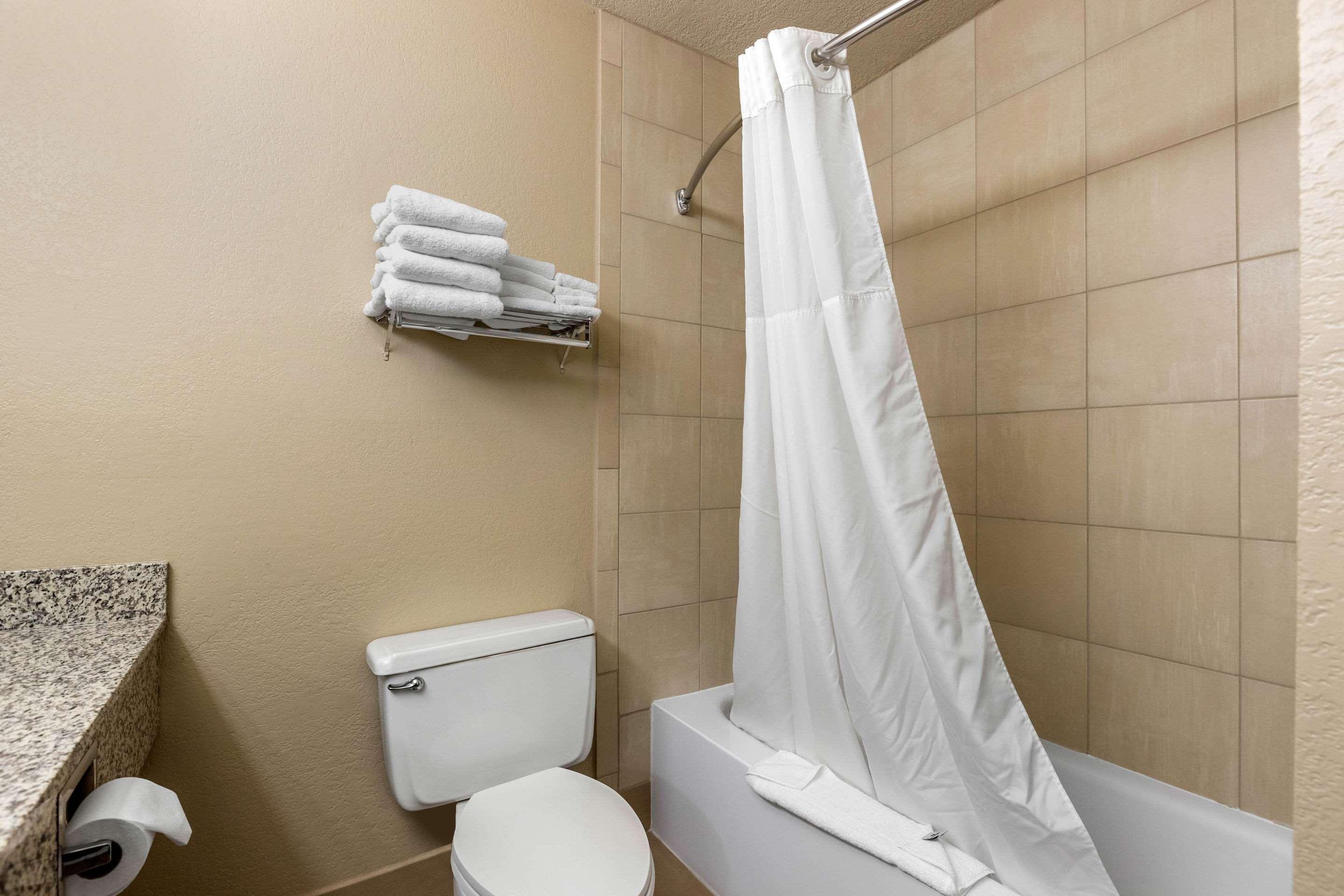 Quality Inn&Suites Des Moines Urbandale Extérieur photo