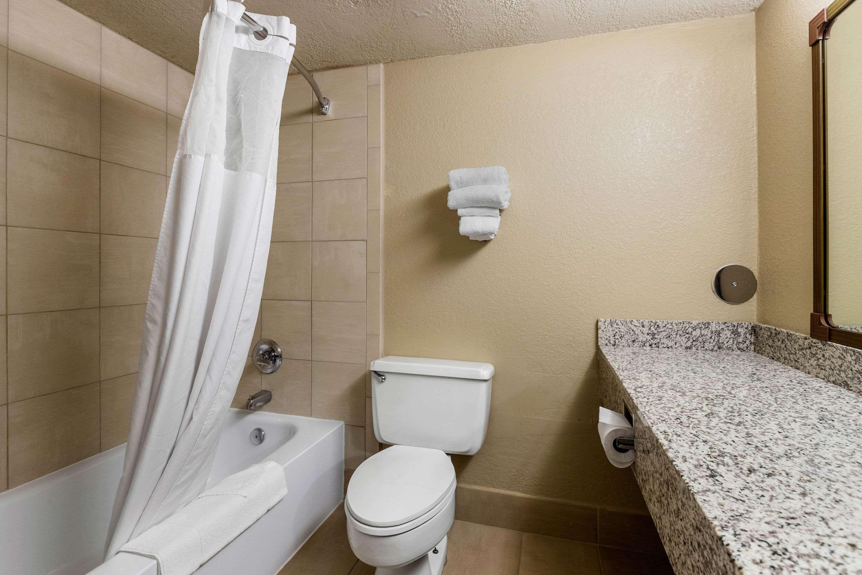 Quality Inn&Suites Des Moines Urbandale Extérieur photo