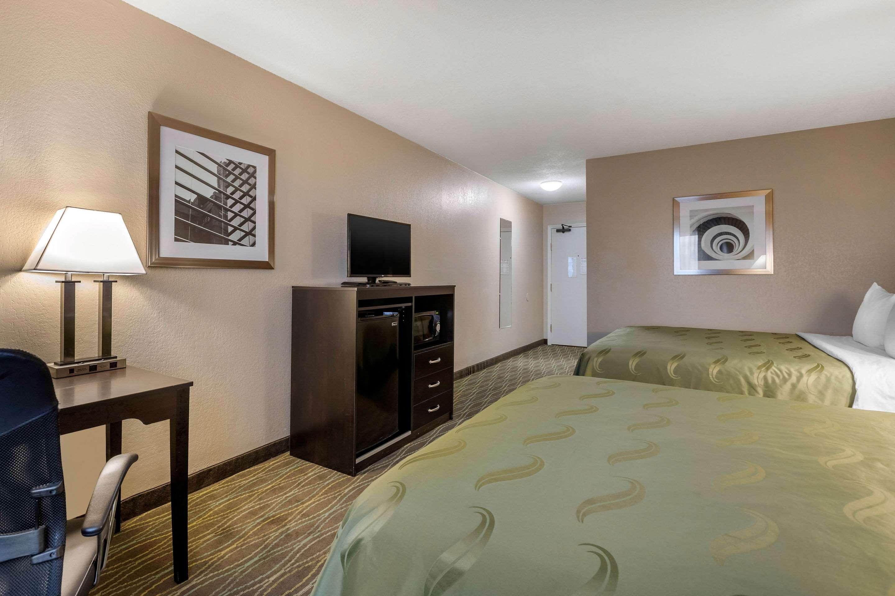 Quality Inn&Suites Des Moines Urbandale Extérieur photo