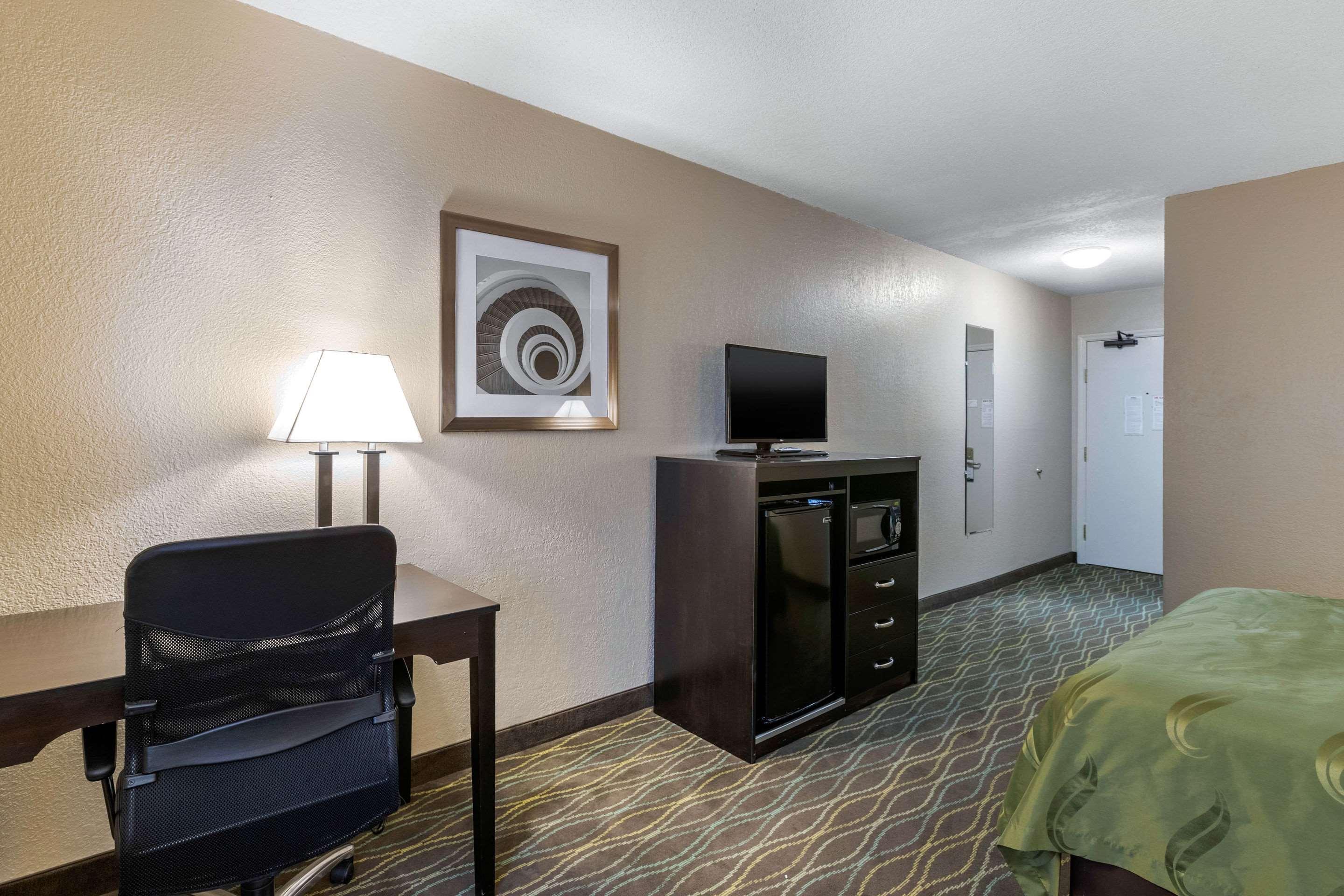 Quality Inn&Suites Des Moines Urbandale Extérieur photo