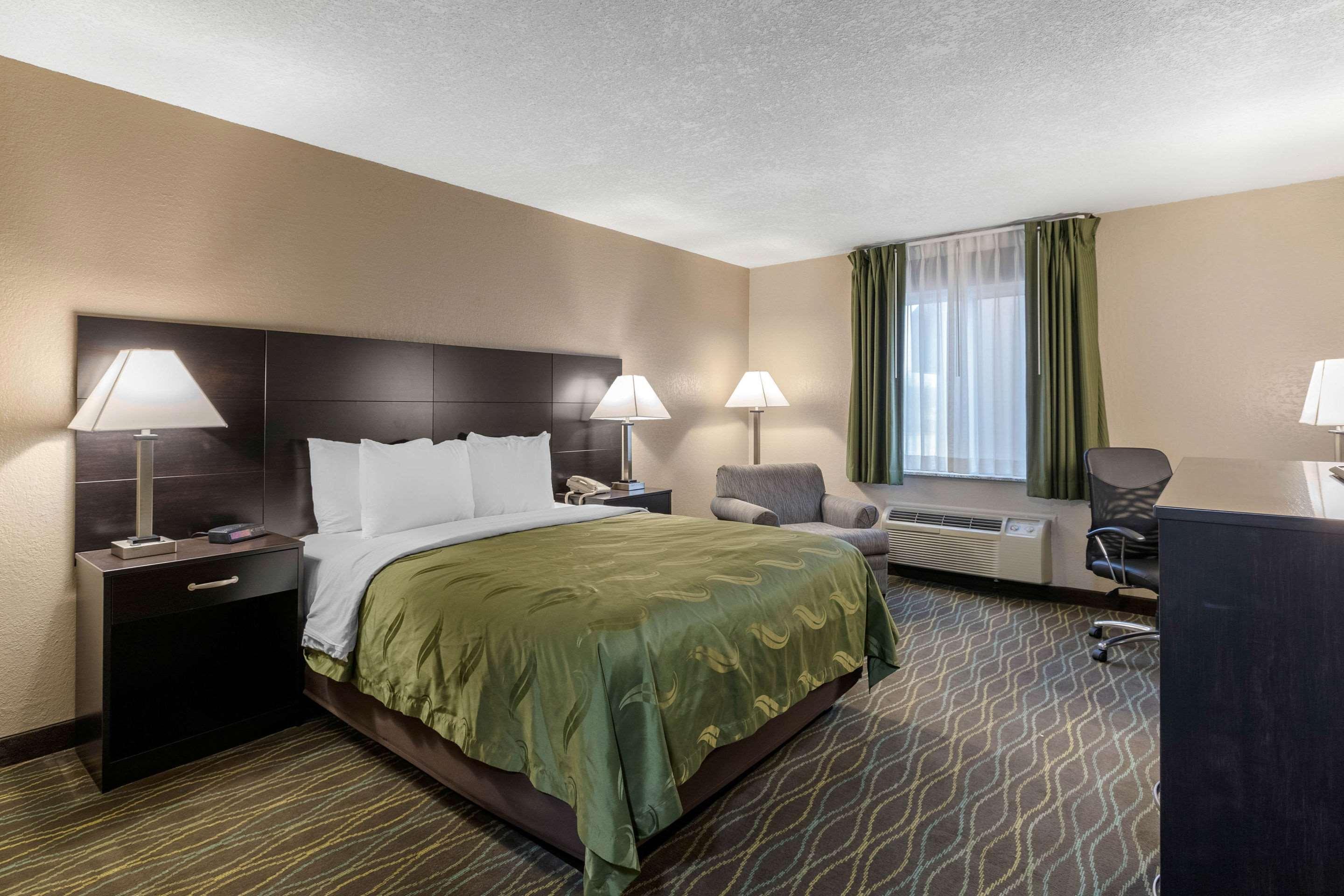 Quality Inn&Suites Des Moines Urbandale Extérieur photo