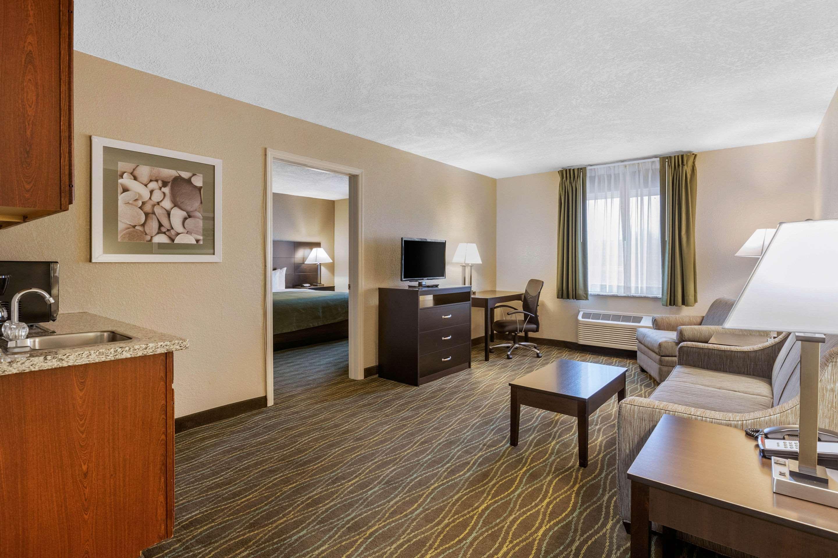 Quality Inn&Suites Des Moines Urbandale Extérieur photo