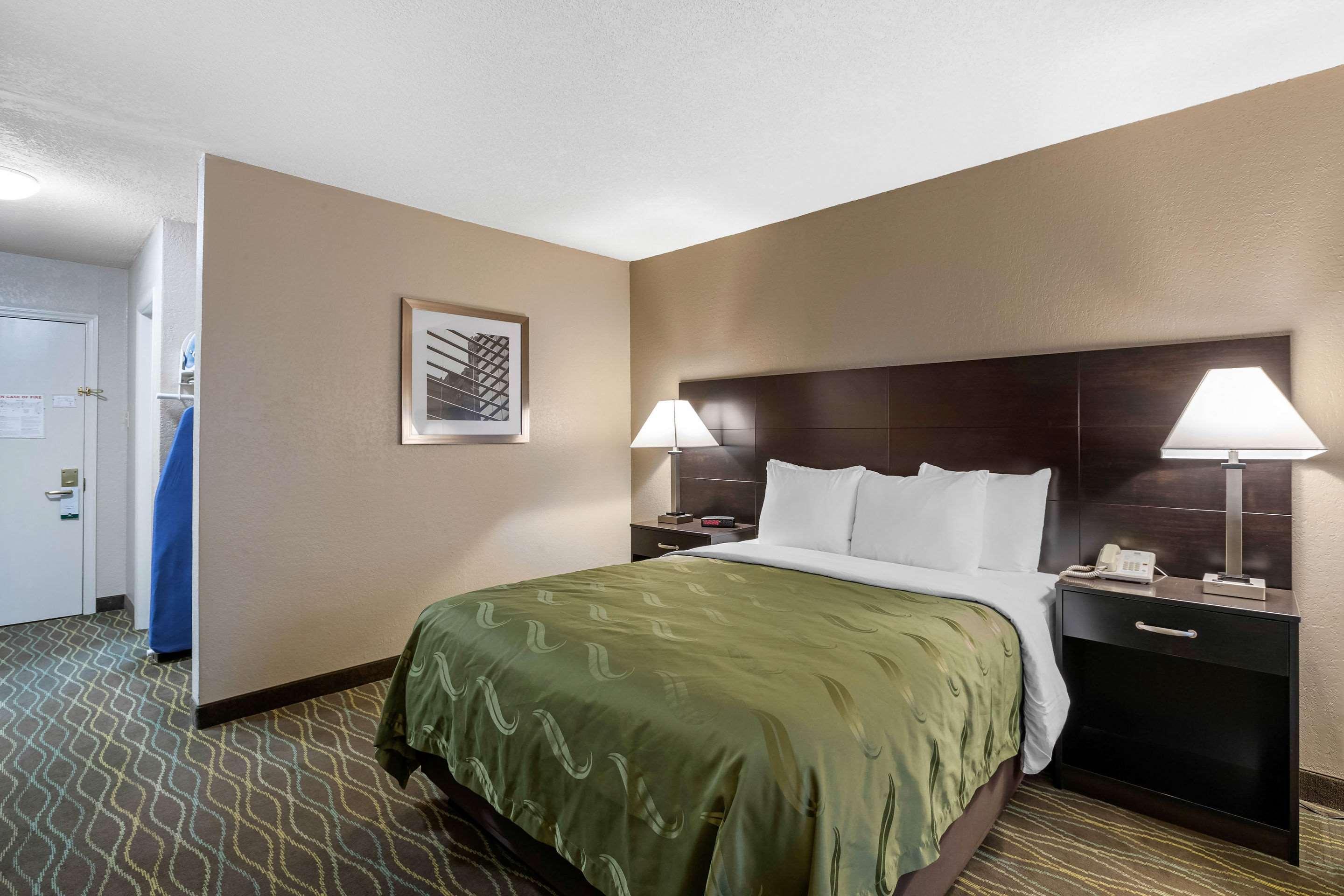 Quality Inn&Suites Des Moines Urbandale Extérieur photo
