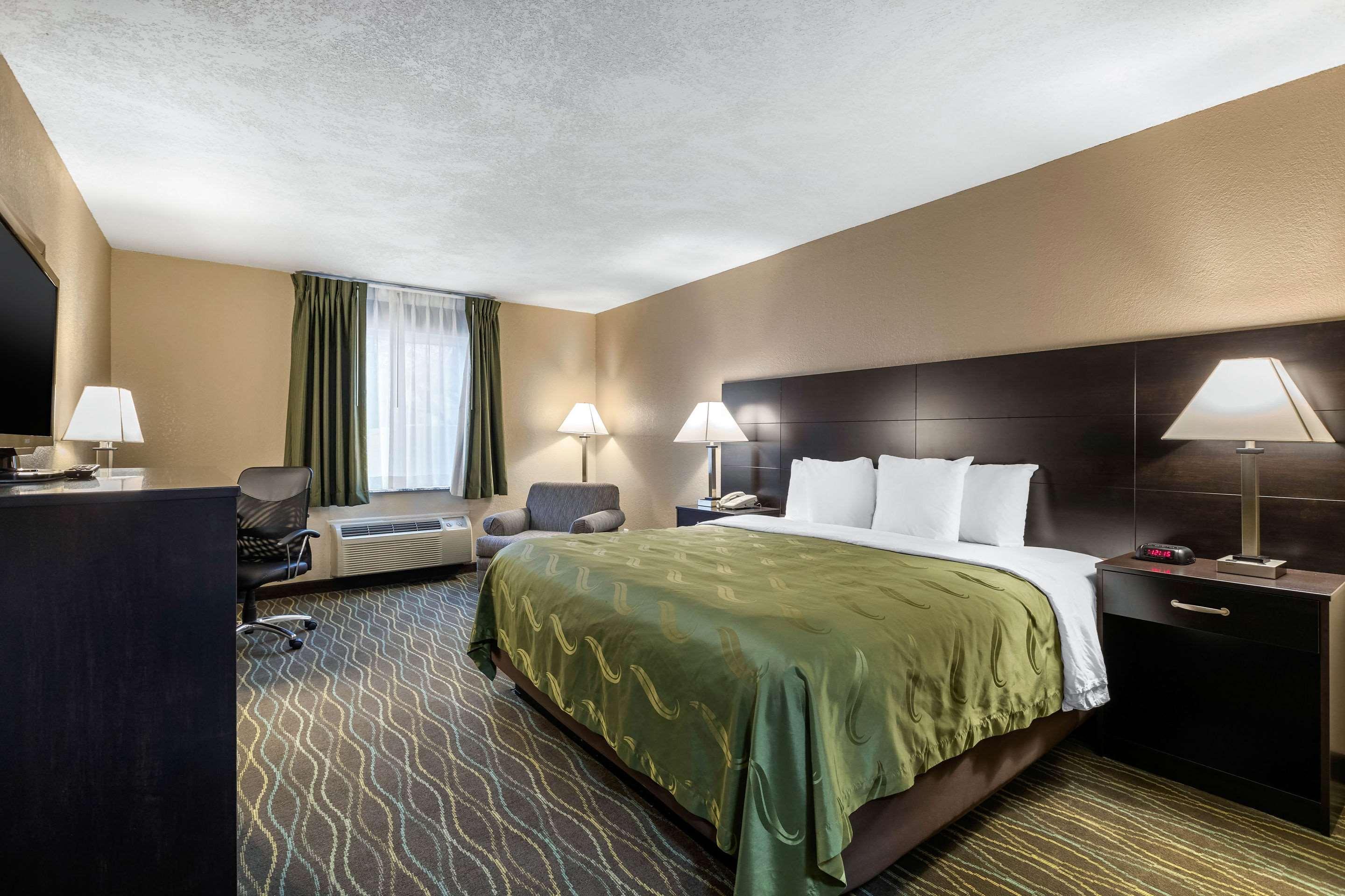 Quality Inn&Suites Des Moines Urbandale Extérieur photo