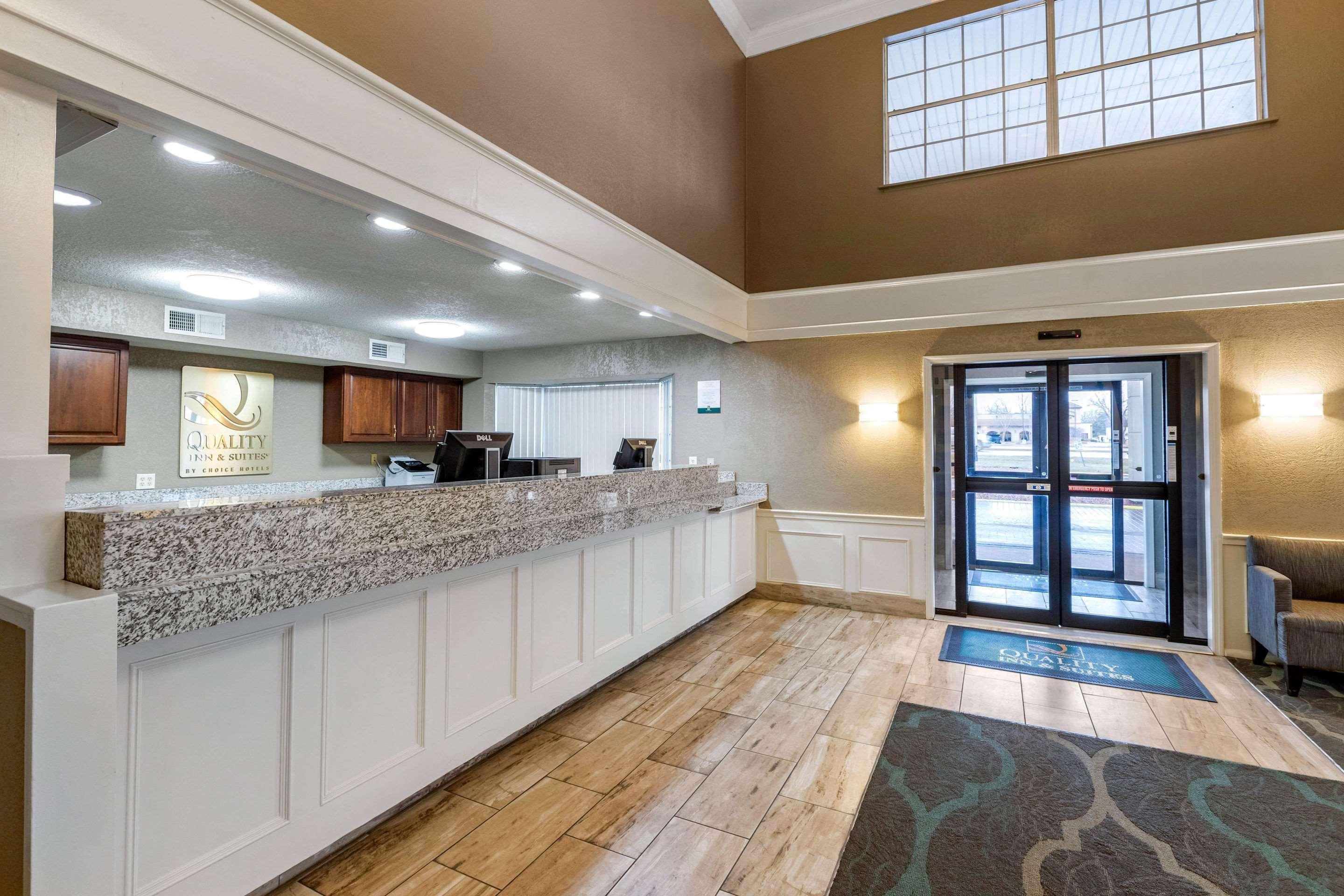 Quality Inn&Suites Des Moines Urbandale Extérieur photo