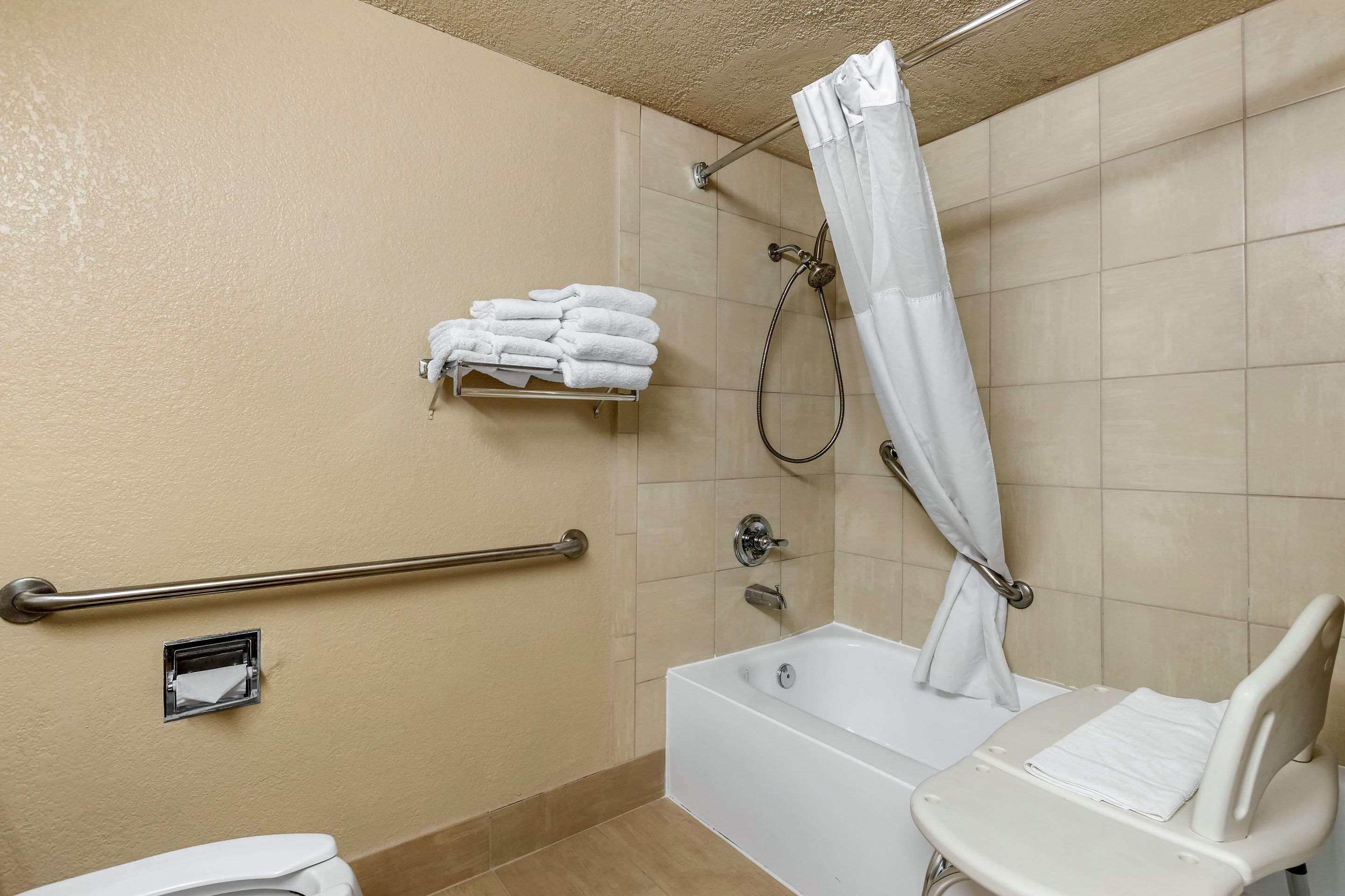 Quality Inn&Suites Des Moines Urbandale Extérieur photo