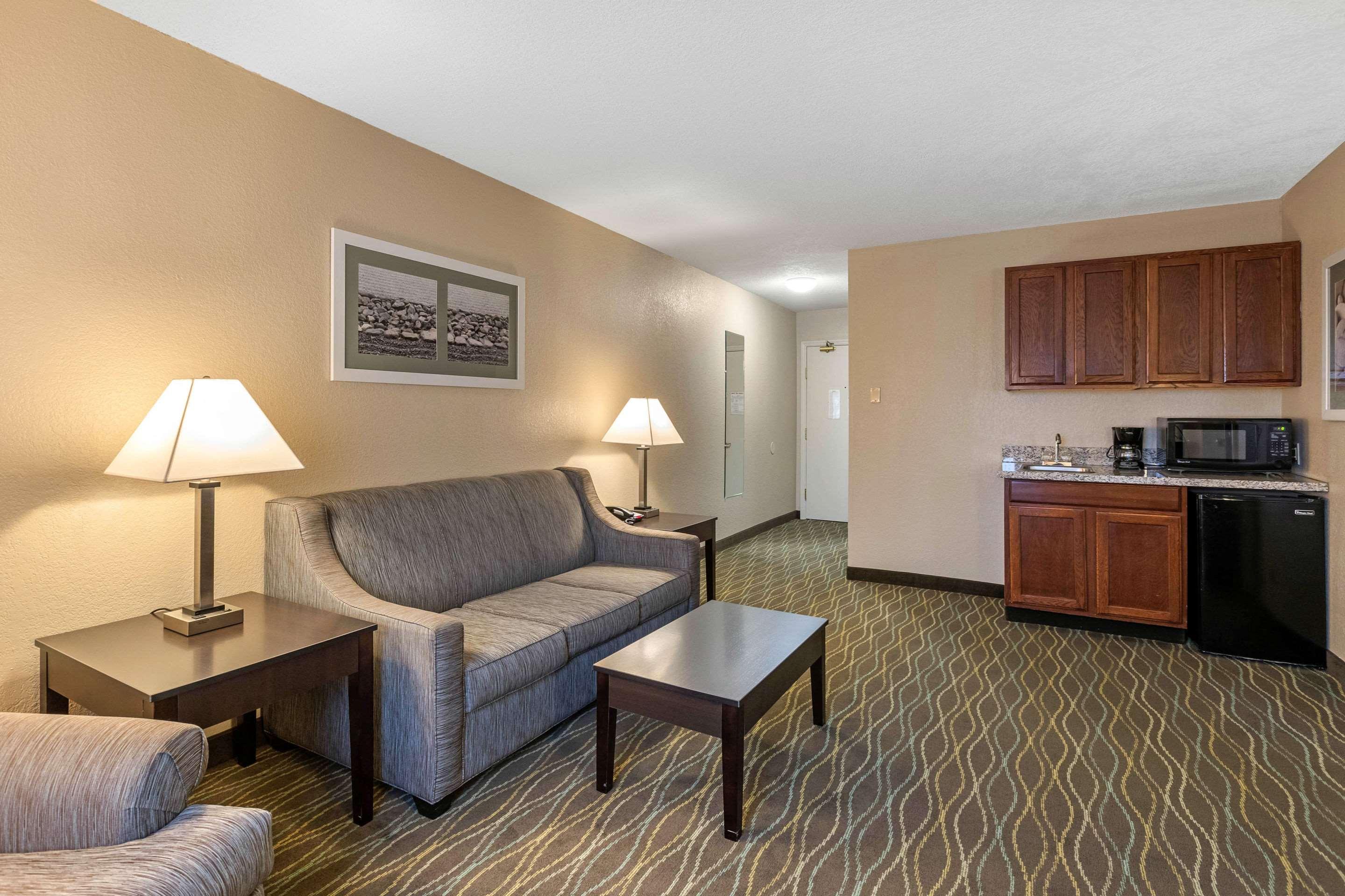 Quality Inn&Suites Des Moines Urbandale Extérieur photo